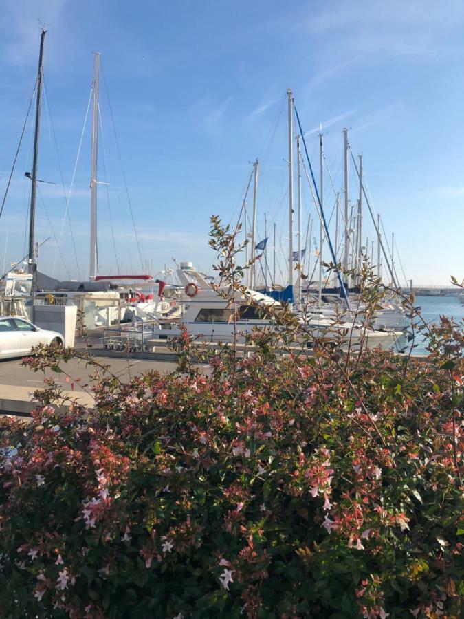 Apartamento Cambrilsfornia Lägenhet Exteriör bild